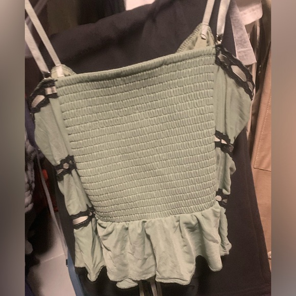 Forever 21 | Tiered Split-Hem Mesh Cami Green - Picture 3 of 4